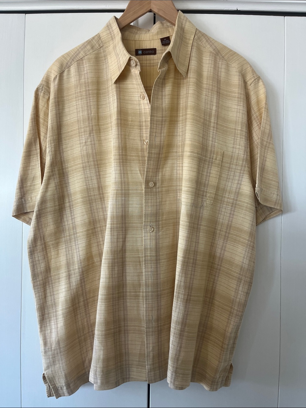 Short-Sleeve Button-Up Shirt in Beige Plaid